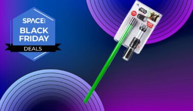 Want a lightsaber you can engage in epic battles with? Save 20% on this official Star Wars Yoda lightsaber