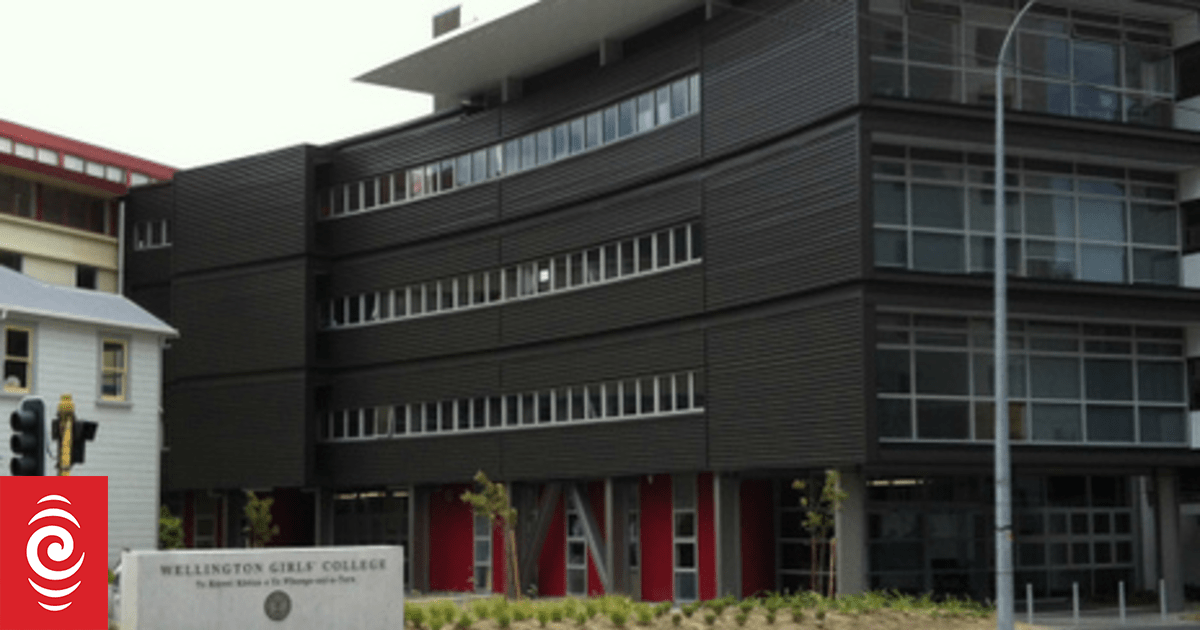 Wellington Girls' College ignoring ministry advice by telling some students to stay home after measles cases