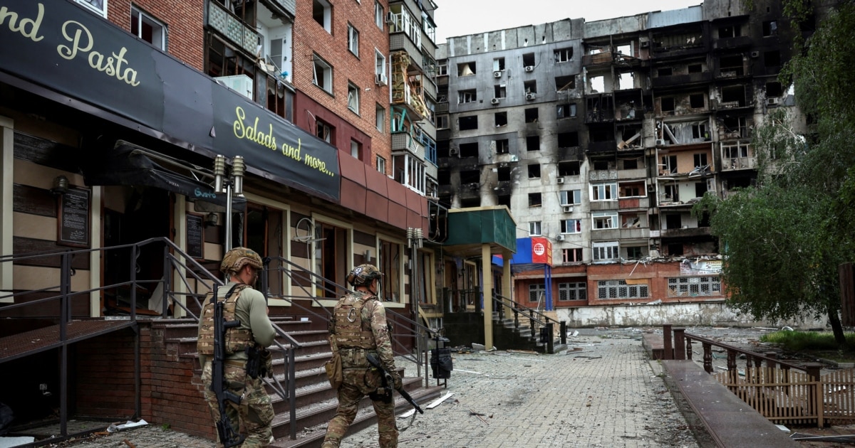 Battle For Ukraine's Pokrovsk Escalates As Russian Forces Press On