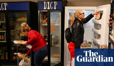 White House asks federal court to block order that it fully distribute November’s food stamp benefits | US federal government shutdown 2025