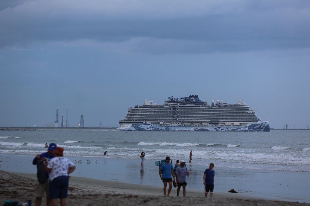 Weather, cruise ship, pad issues delay Blue Origin’s New Glenn launch attempt – Orlando Sentinel