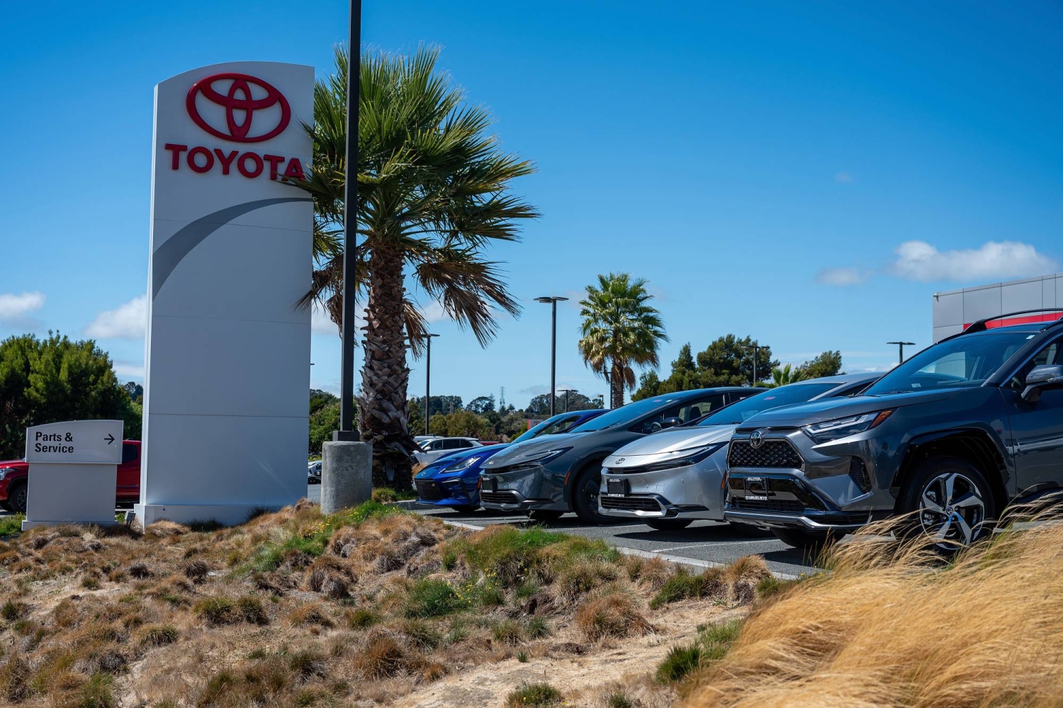 Toyota’s October sales rise, cushioned by U.S. after China dip