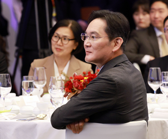 Samsung Electronics Executive Chairman Lee Jae-yong attends a state dinner for Chinese President Xi Jinping at a hotel in Gyeongju, North Gyeongsang, on Nov. 1. [JOINT PRESS CORPS]