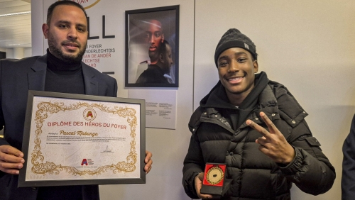Un ado de 16 ans célébré en héros à Anderlecht : son courage a sauvé des dizaines de vies à Peterbos