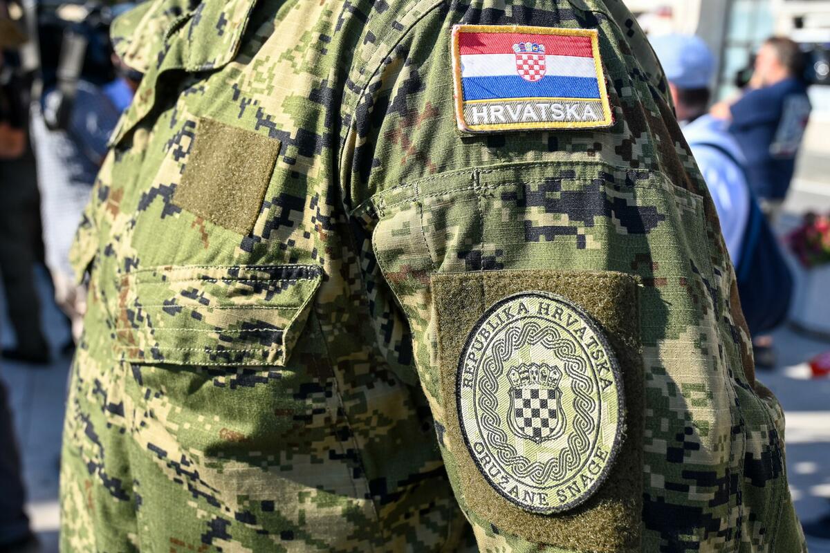 Croatia to order 18 Caesar howitzers from France