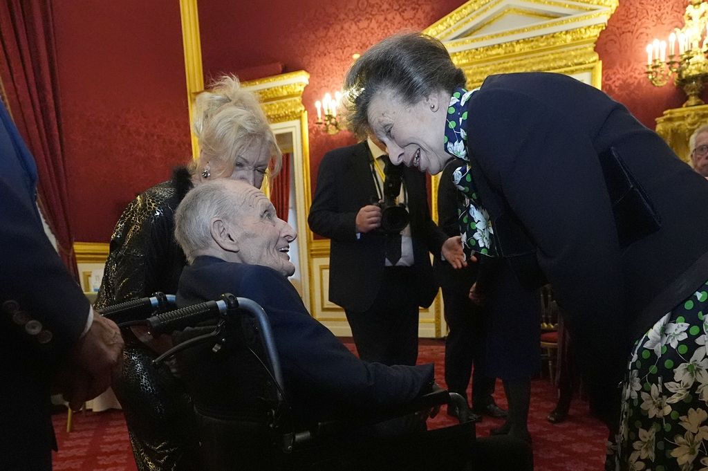 Anne meets with 106-year-old veteran Frank Oldham