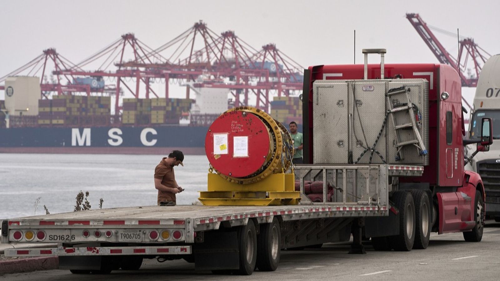 California revokes 17,000 immigrant truckers’ licenses as Trump intensifies attacks