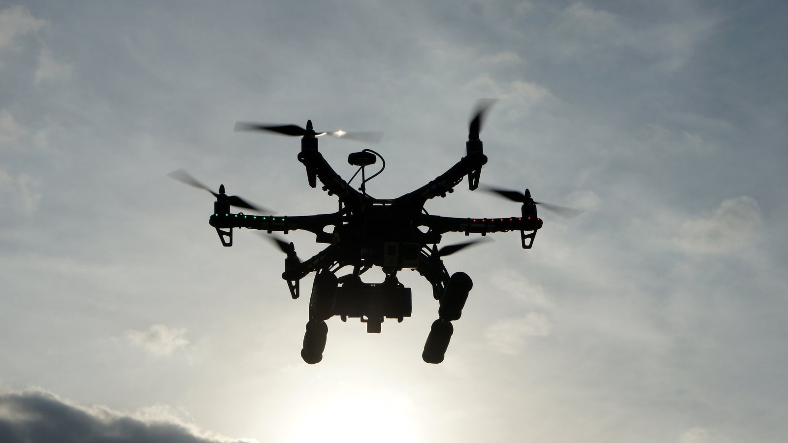 Luftverkehr eingestellt: Wieder Drohne über NATO-Luftraum gesichtet