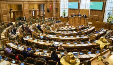 Politisk flertal vil hæve politikernes løn