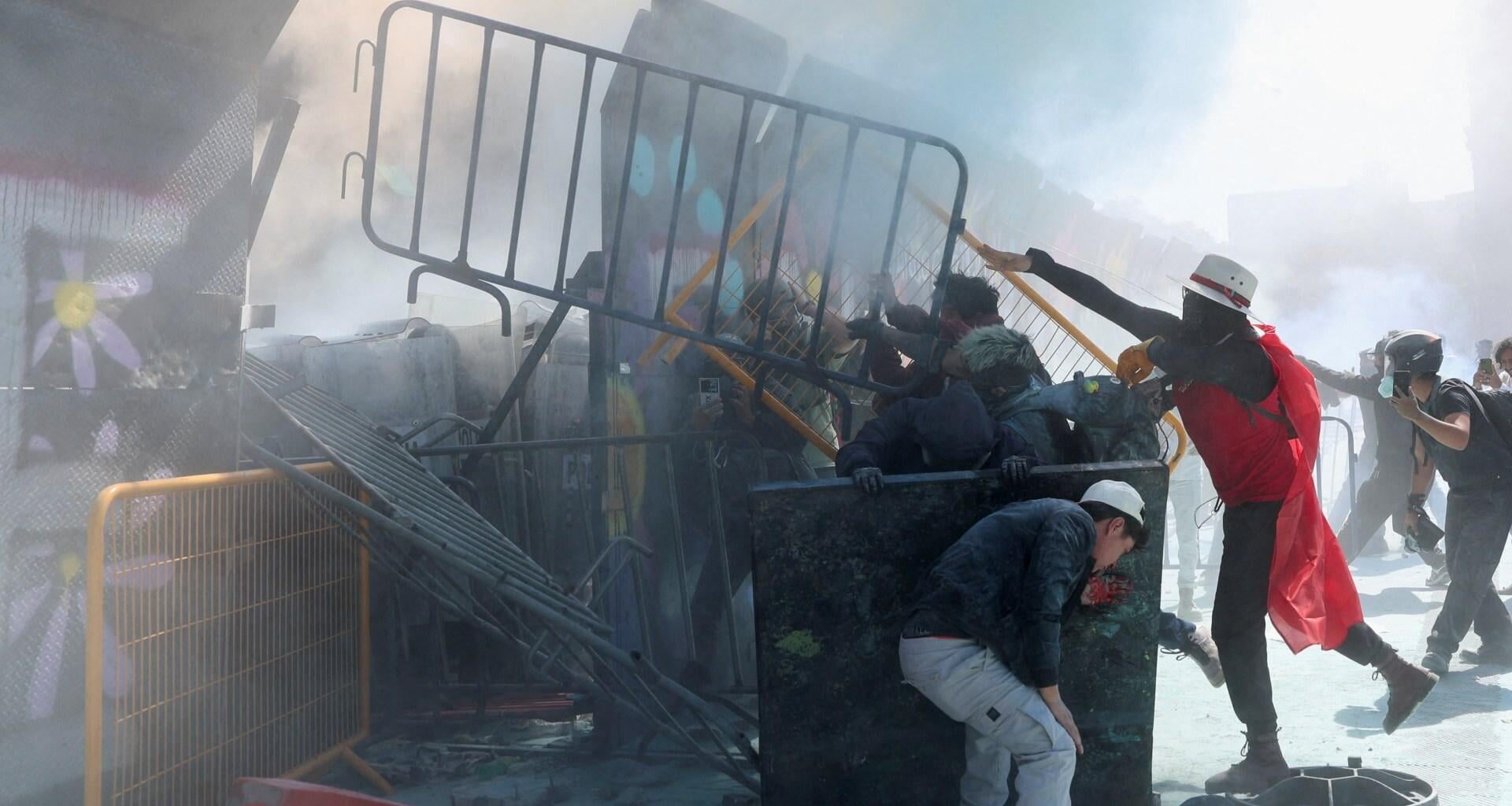 Clashes in Mexico City amid Gen-Z styled protests over crime and corruption