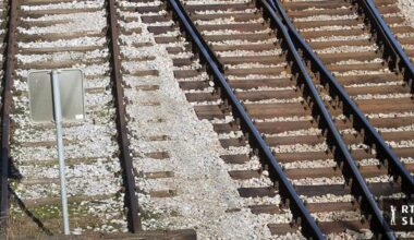 Nov incident na tirih: nekdo prerezal žične mehanizme za upravljanje kretnice