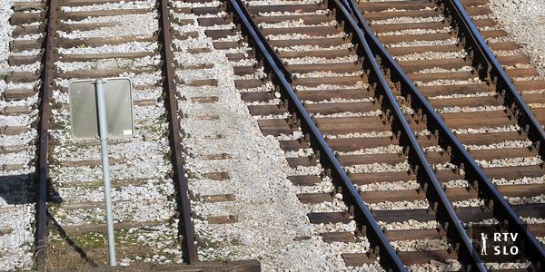 Nov incident na tirih: nekdo prerezal žične mehanizme za upravljanje kretnice