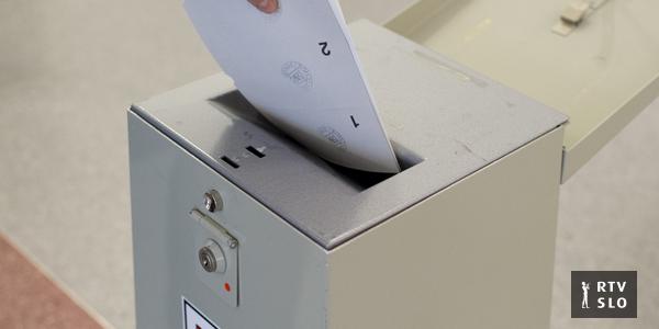 Švica: Na referendumu odločno zavrnili obvezno civilno služenje in davek na dediščino za bogate
