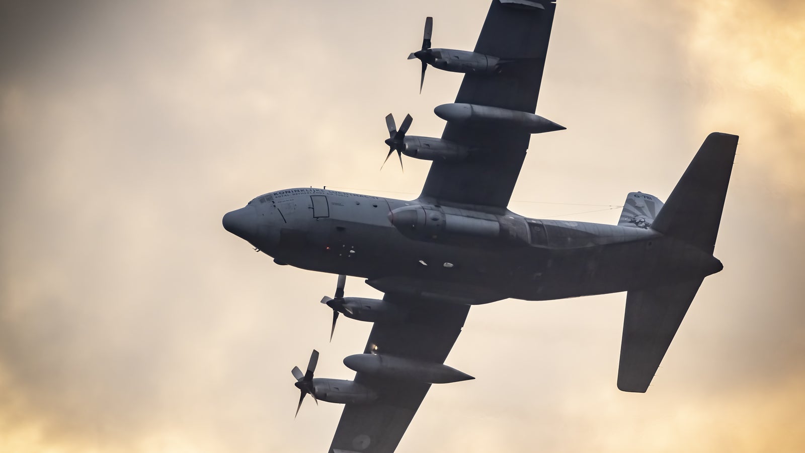 Rätsel um Absturz von NATO-Flieger – 20 Menschen an Bord