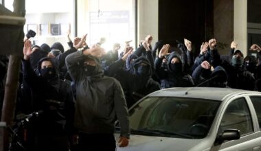 Čemu maskiranje pri skandiranju imena NDH?