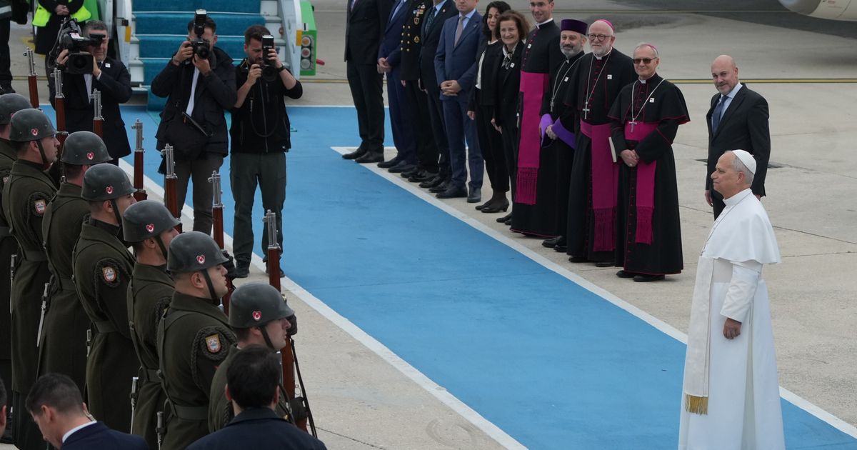 Pope arrives in Lebanon in a bid to bring hope to a war-wracked region :: WRAL.com