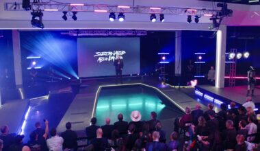 Investors and Analysts React to Musk's $1 Trillion Tesla Pay Package