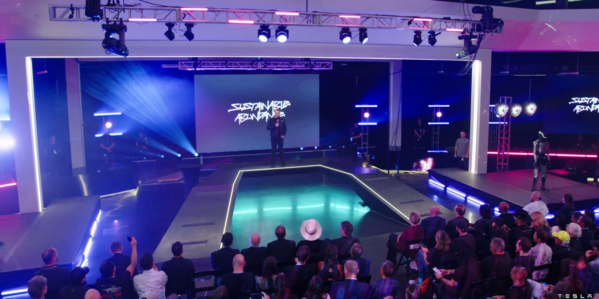 Investors and Analysts React to Musk's $1 Trillion Tesla Pay Package