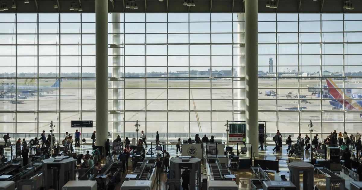 Gate camper? Passengers arrive too early for their flights | Entertainment/Life