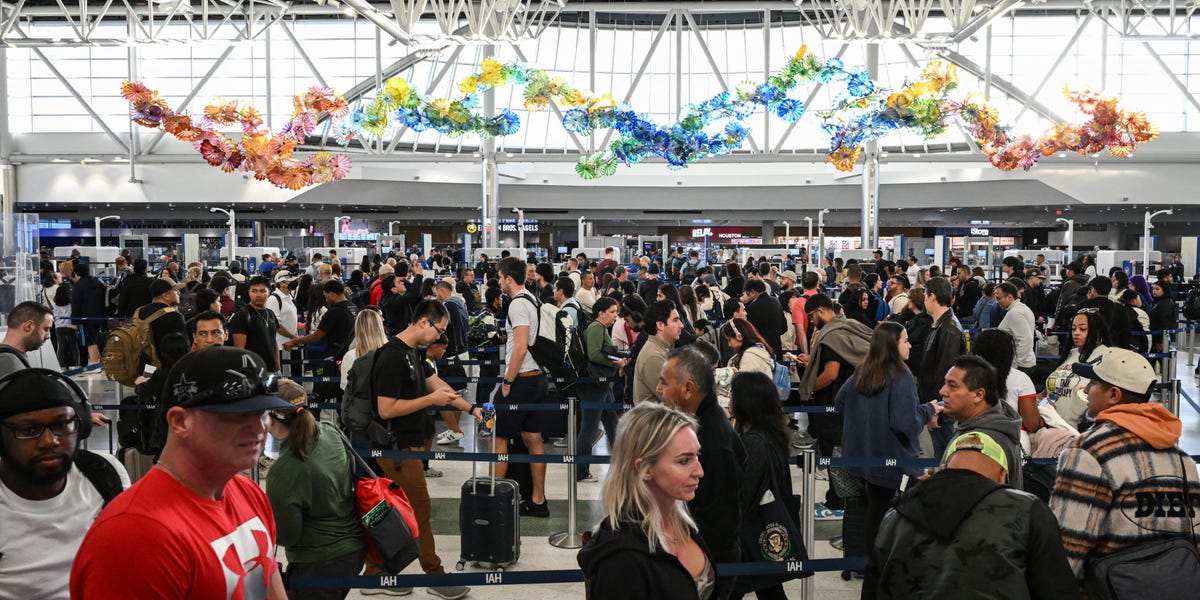 Live Updates: FAA Flight Cancellations Hit US Airports Amid Shutdown