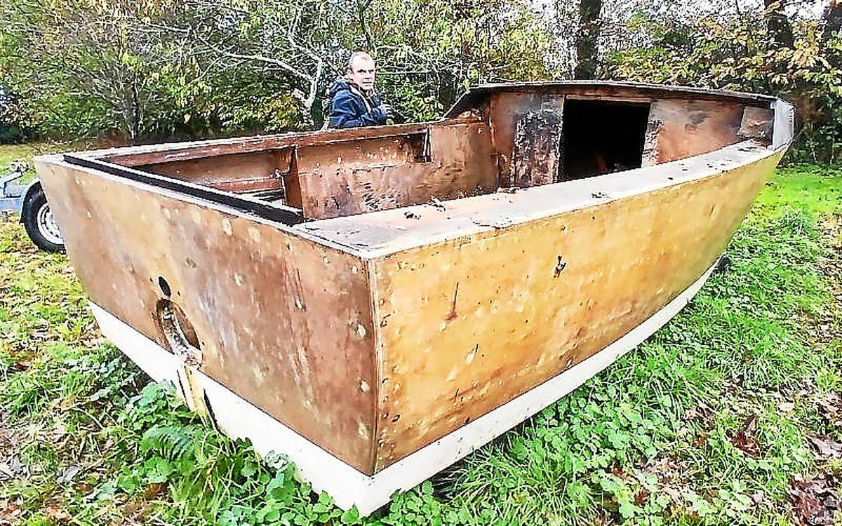 « Il n’a pas eu le temps de finir son projet » : ce dimanche, des plongeurs de Vannes immergeront le voilier de « Marco » dans la carrière de Questembert