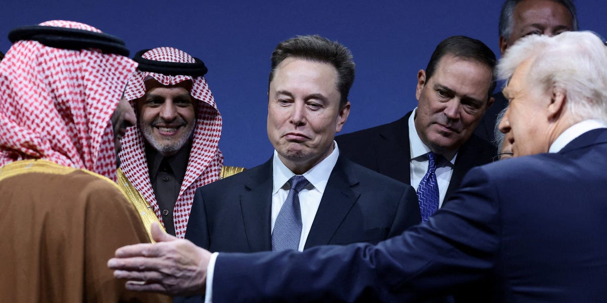 Elon Musk Says AI and Robotics Will Make Money 'Irrelevant'