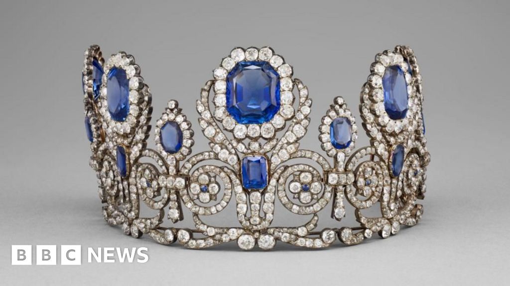 Two more charged over Louvre jewellery heist