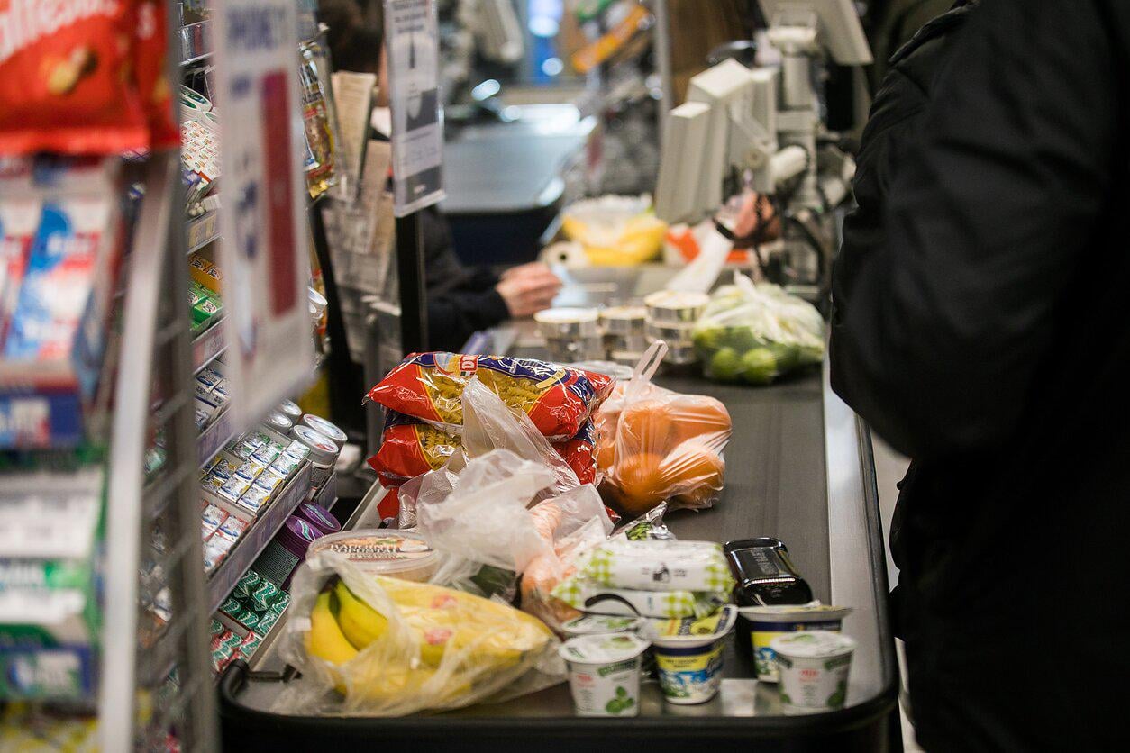 Food prices a challenge for people in Lithuania – poll