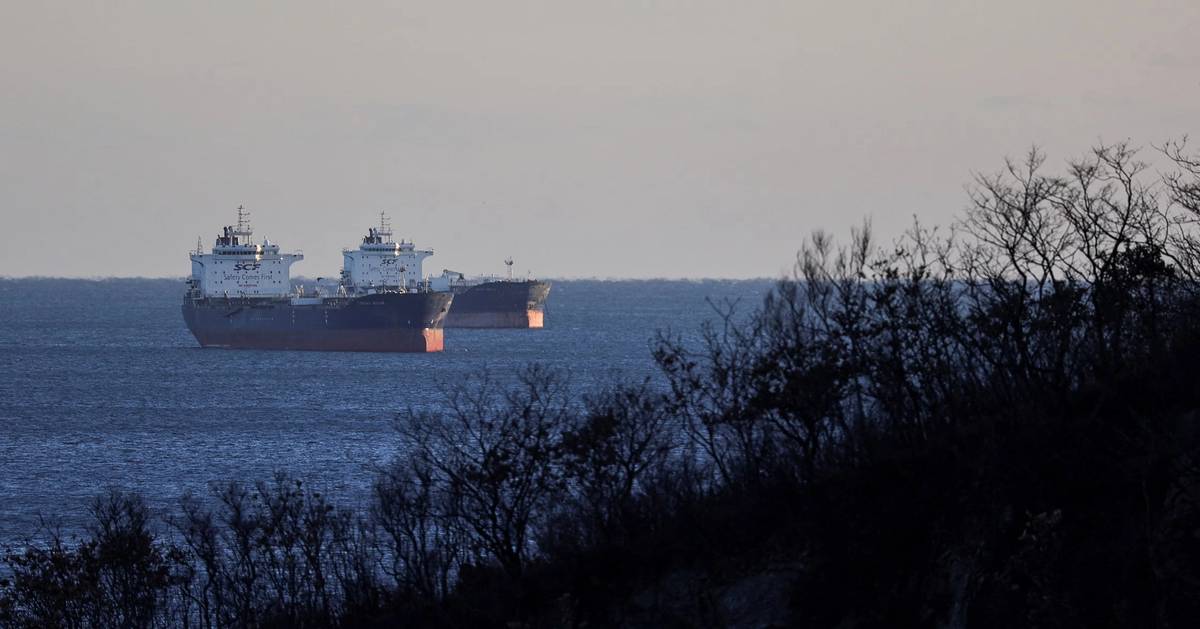 Unprecedented oil in floating storage due to Russia, Iran sanctions - Swiss trader