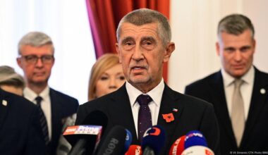 Incoming Czech gov't triggers alarm over public media plans – DW – 11/05/2025