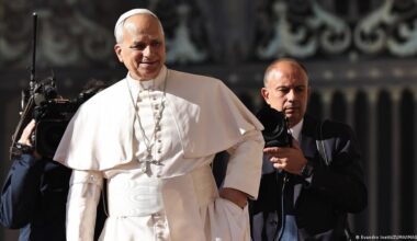 Pope Leo meets with clergy abuse survivors from Belgium – DW – 11/09/2025