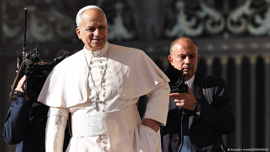 Pope Leo meets with clergy abuse survivors from Belgium – DW – 11/09/2025