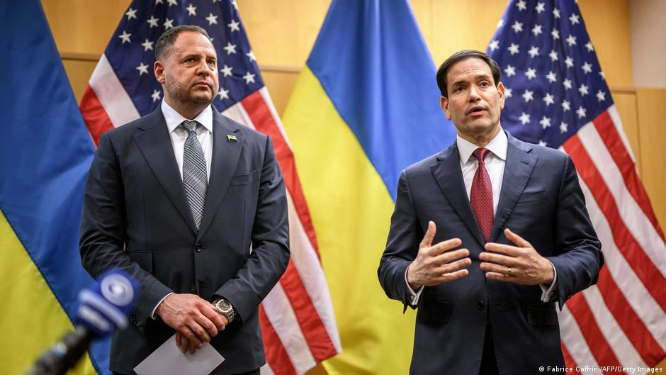 In Geneva, Ukraine, US signal optimism for peace plan – DW – 11/24/2025