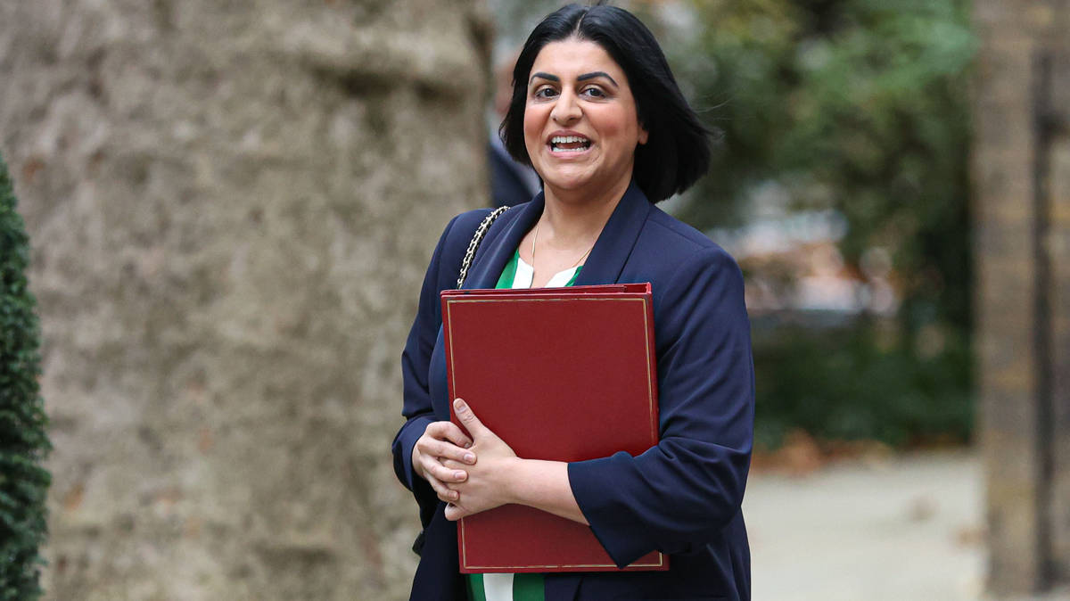 Nearly 500 migrants a day now claiming benefits as Mahmood prepare crackdown on welfare access