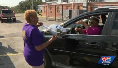 Kenner free turkey event for Thanksgiving