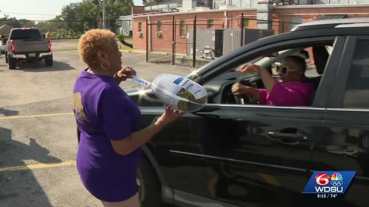 Kenner free turkey event for Thanksgiving