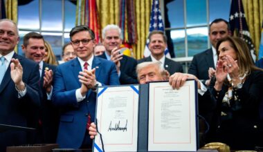 Wall Street and FTSE tumble as traders digest end of longest US government shutdown and weak UK growth