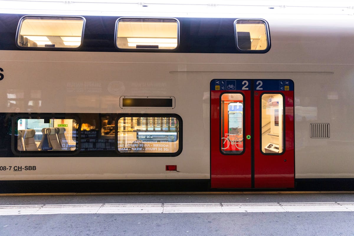Une ado a été sanctionnée alors qu'elle avait acheté son billet deux minutes avant le départ du train. Une ado a été sanctionnée alors qu'elle avait acheté son billet deux minutes avant le départ du train.