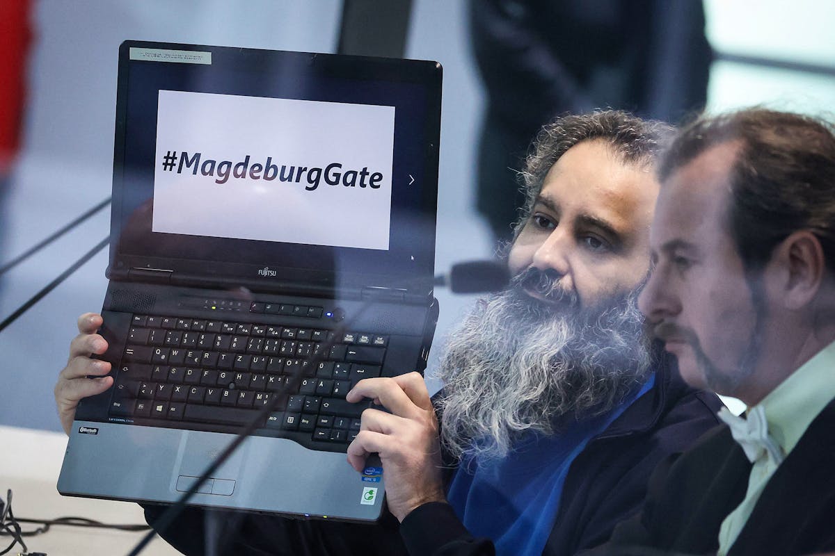 Gleich zu Beginn der Verhandlung zeigte al-Abdulmohsen dem Publikum die Botschaft «#MagdeburgGate» auf seinem Laptop.