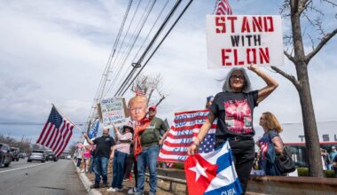 How much is $1 trillion, and will Tesla pay Elon Musk that much money?