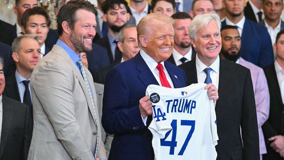 Will Dodgers visit White House?Trump congratulates LA on World Series