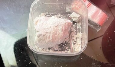 41-latek ze znaczną ilością narkotyków w rękach kieleckich policjantów - Aktualności