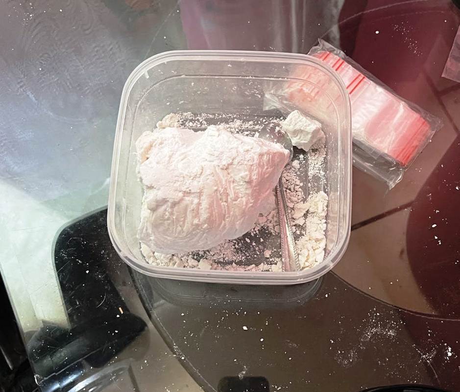 41-latek ze znaczną ilością narkotyków w rękach kieleckich policjantów - Aktualności