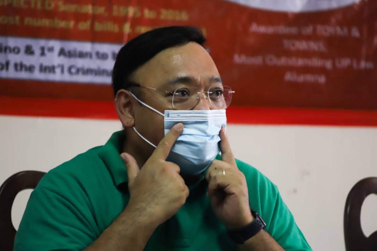Harry Roque removed from flight to Austria for health reasons