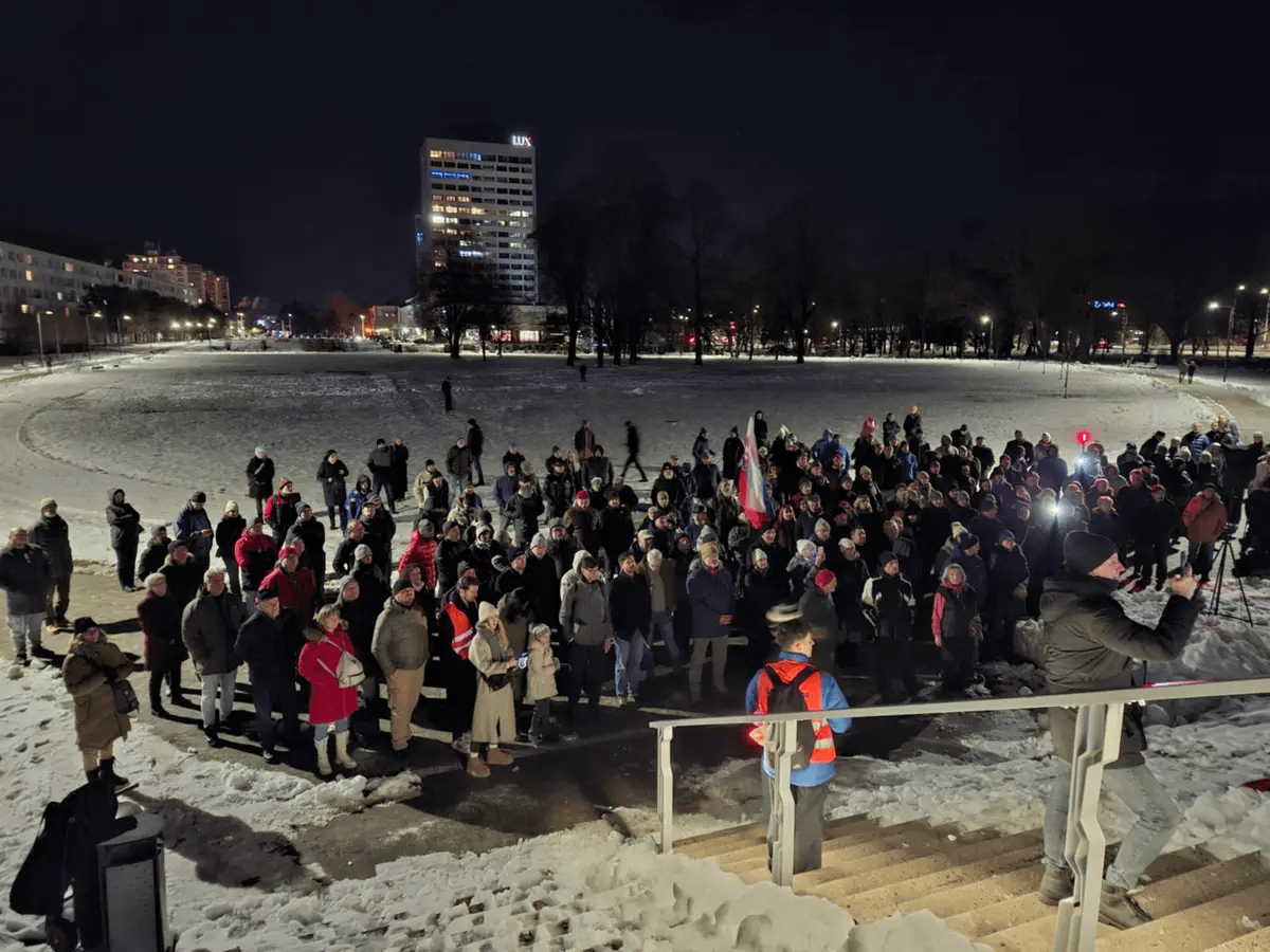 SaSka dnes v B.Bystrici zorganizovala obrovský protest asi 50 občanov