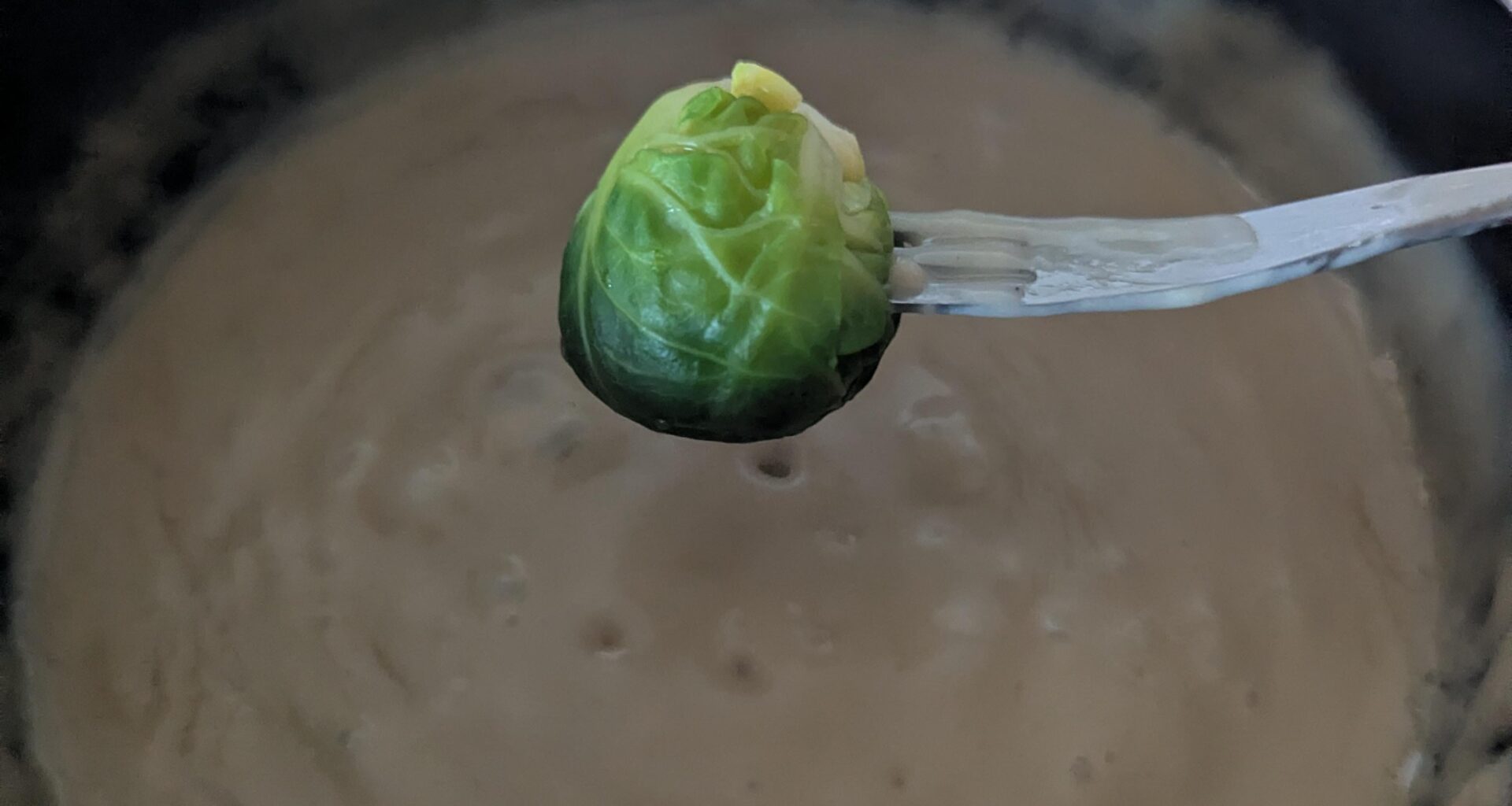 You guys gotta try this. Rosenkohl with fondue.