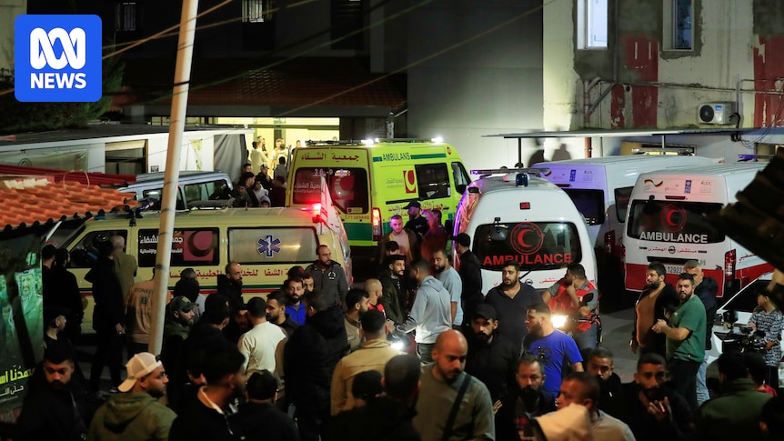 Israeli air strike on a Palestinian refugee camp in Lebanon has killed 13 people, Lebanese ministry says