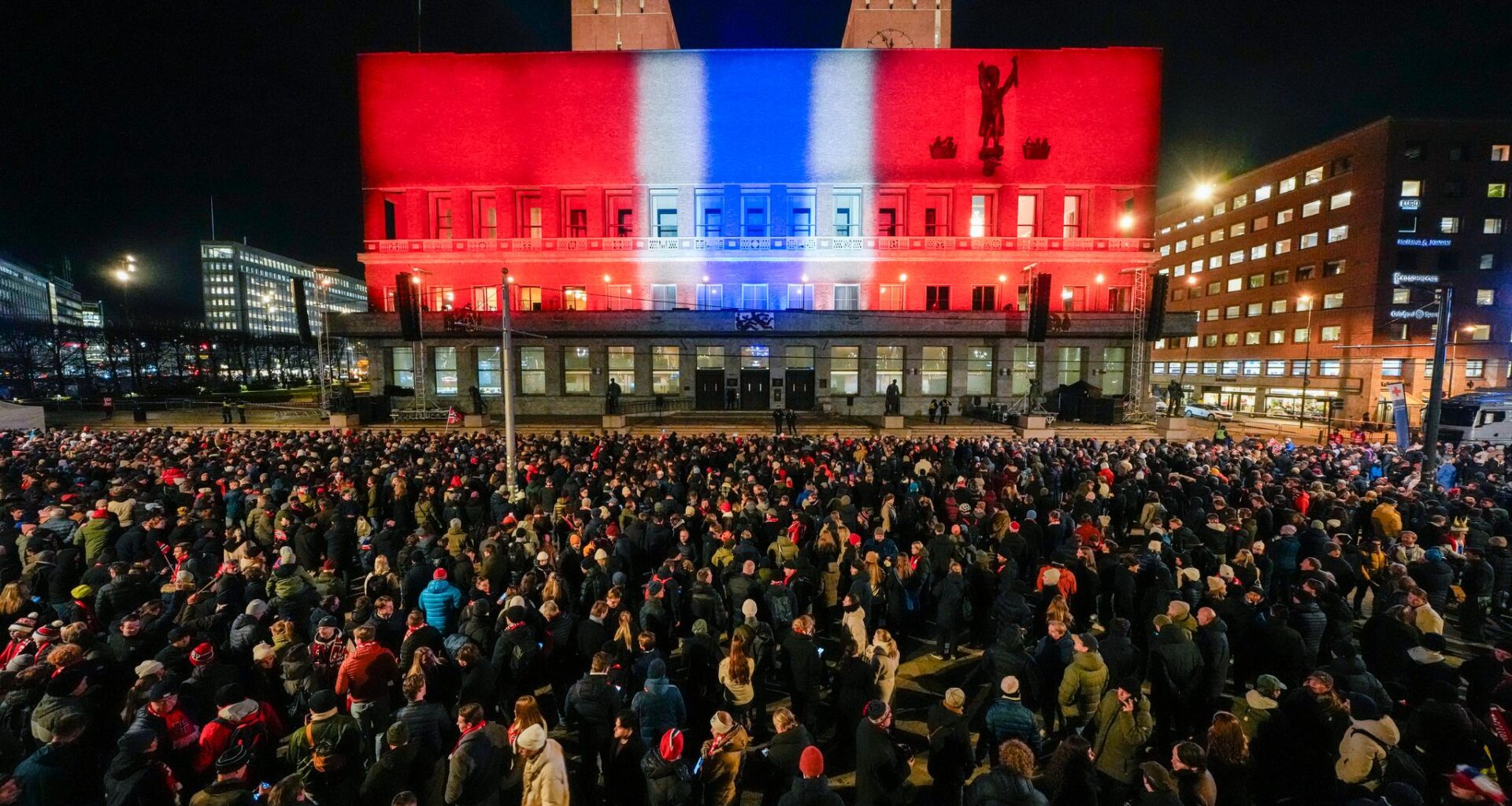 Fotballfeiring for herrene – Kvinnelandslaget glemt igjen?