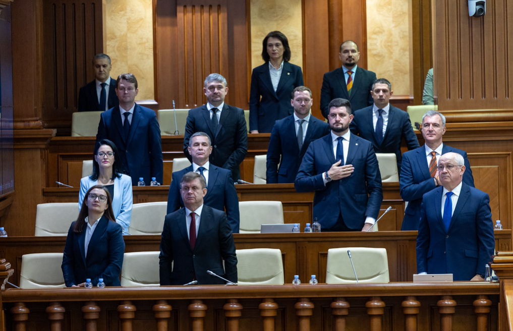 Moldovan parliament backs composition of new government by majority vote