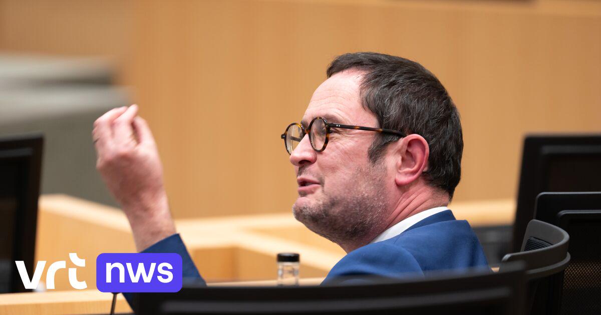 Vincent Van Quickenborne spreekt al 26 uur lang om nieuwe wet tegen fraudeopsporing tegen te houden | VRT NWS: nieuws